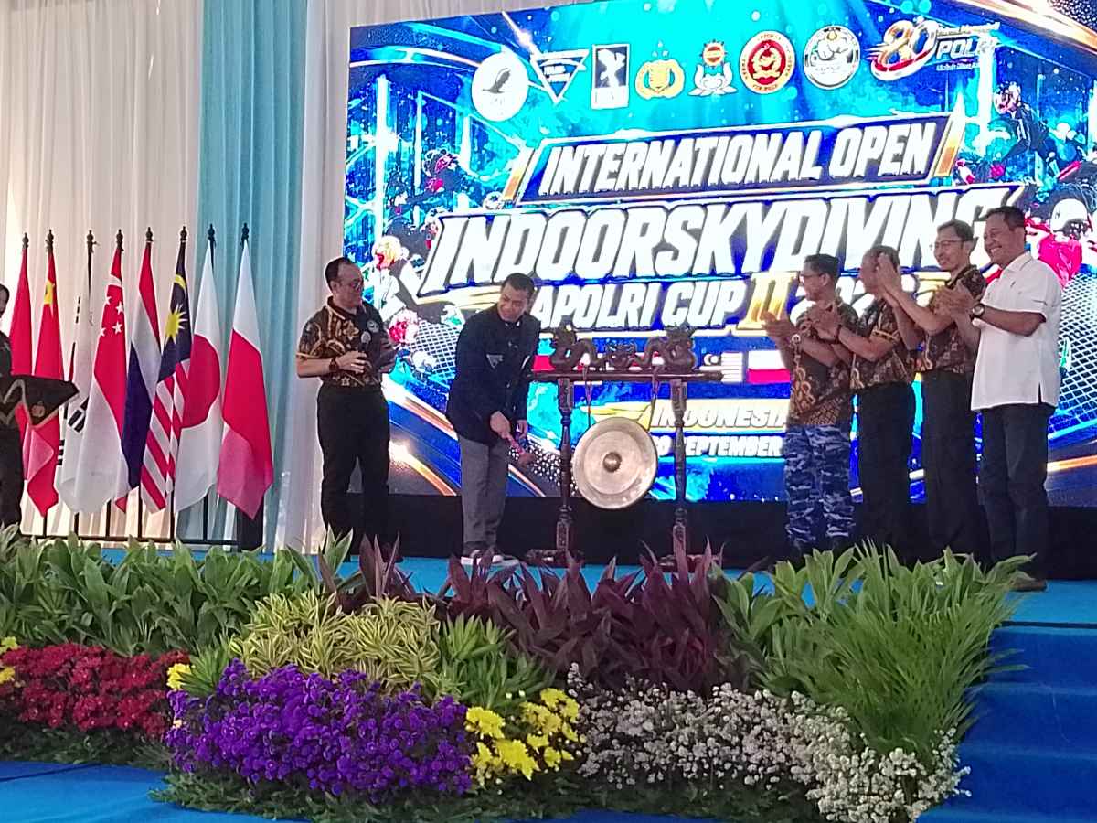 382 Peserta dari 10 Negara Adu Ketangkasan di Cikeas, Wakapolri Buka Kapolri Cup II Indoor Skydiving 2026