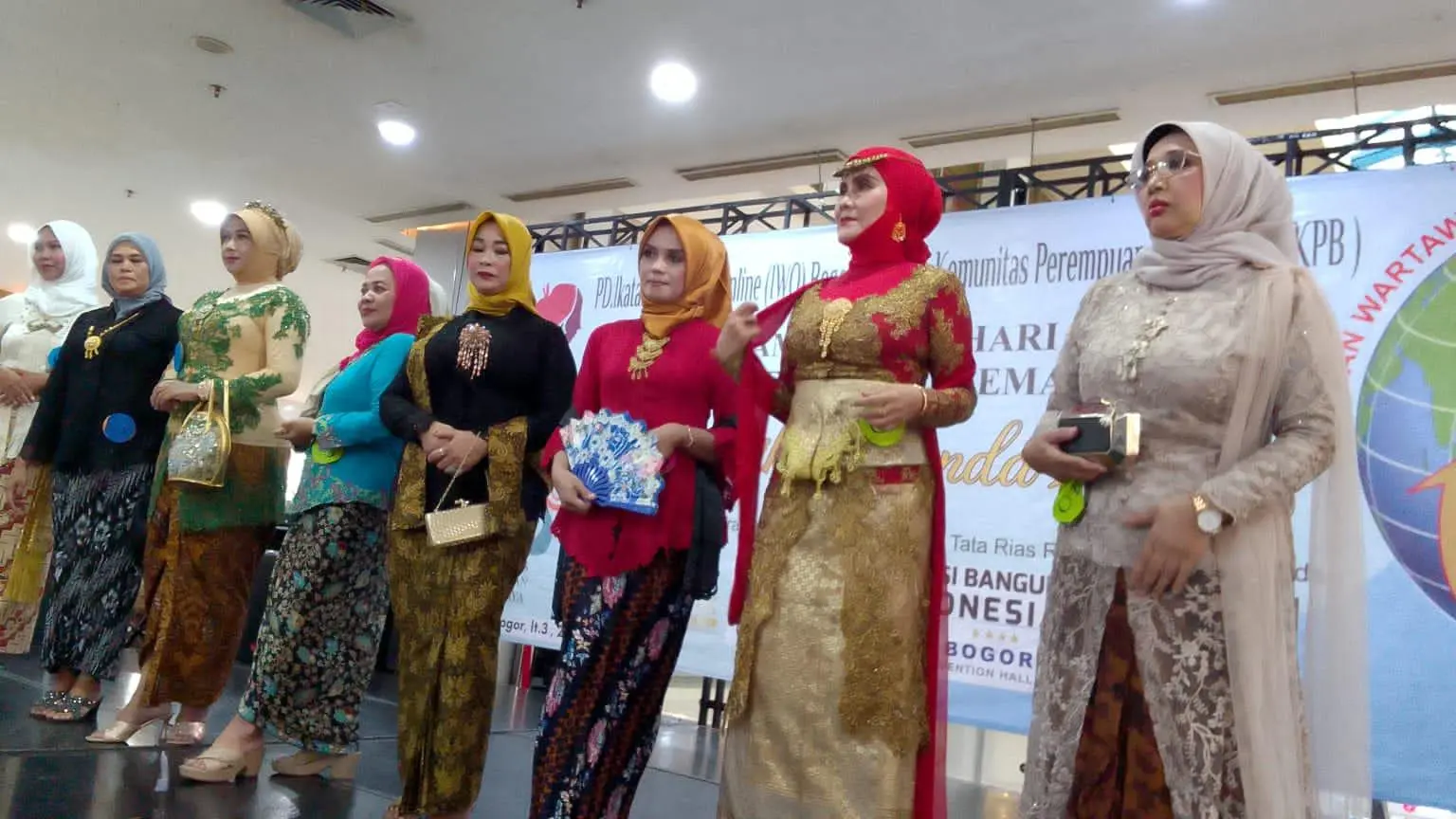 Anggun di Tengah Modernitas, IWO Bogor Raya dan Komunitas Perempuan Berkebaya Gelar Kecantikan Sunda di BTM